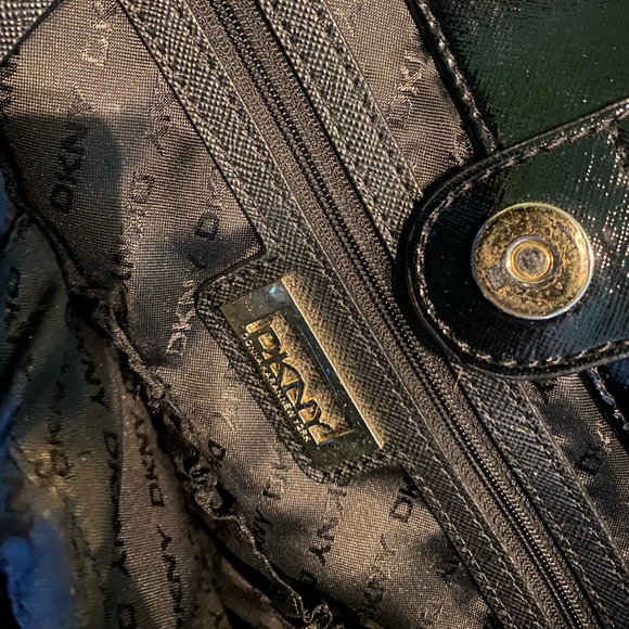 Authentic vintage DKNY patent leather handbag - Picture 8 of 13